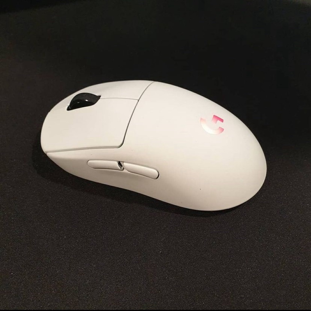 **For Sale: Logitech G304 Light Speed Wireless Mouse for Esports black/white**